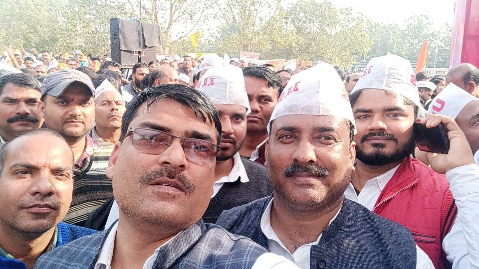 SanjaySinghmaw1's tweet photo. हमारा वोट —हमारी ताक़त
मतदान अवश्य करें।
पुरानी पेन्शन अधिकार हमारा ।
अभी नहीं तो क़भी नहीं।
संजय सिंह मंत्री मवई अयोध्या
#Vote4OldPension 
@DrDCSHARMAUPPSS
@UPPSS1921 
@dileepuppss
@brajeshlive 
@Aamitabh2 
@ndtvindia 
@ravishndtv 
@AmarUjalaNews 
@yadavakhilesh https://t.co/RsGiwV1CRF