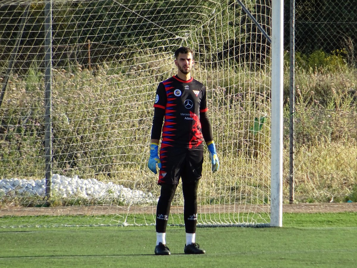 El fútbol es algo tan simple...Pero a la vez tan bonio😉
Volveremos aunque sea a entrenar solo 💪🏽💪🏽