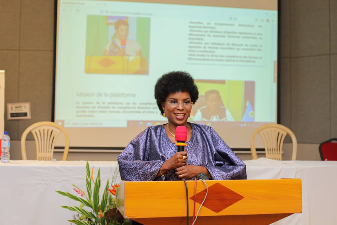 Burundi1stLady's tweet photo. J'invite les femmes et filles Burundaises à faire connaître leurs compétences en s'inscrivant sur cette plateforme https://t.co/jVAHkxl0lM https://t.co/4QuLcQ8Vbo