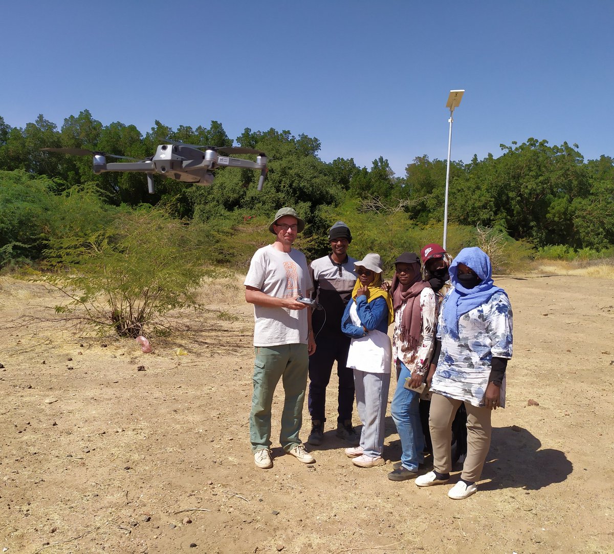 JoannaAC2017's tweet photo. @MariuszDrzewie4 is teaching our students how to fly 😎
#drone #SobaExpedition #archaeoscience #archaeology #sudan #nubia https://t.co/G04d38QqJj