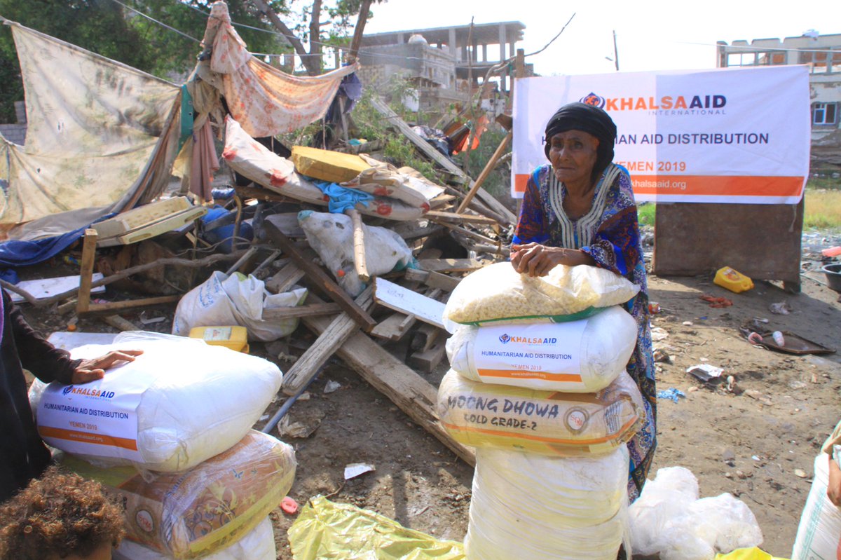 Khalsa_Aid's tweet photo. #Yemen 2019 

Essential food distribution🙏🏼❤️

@UKinYemen #FoodAid #Humanity https://t.co/WqtgB0f4fO