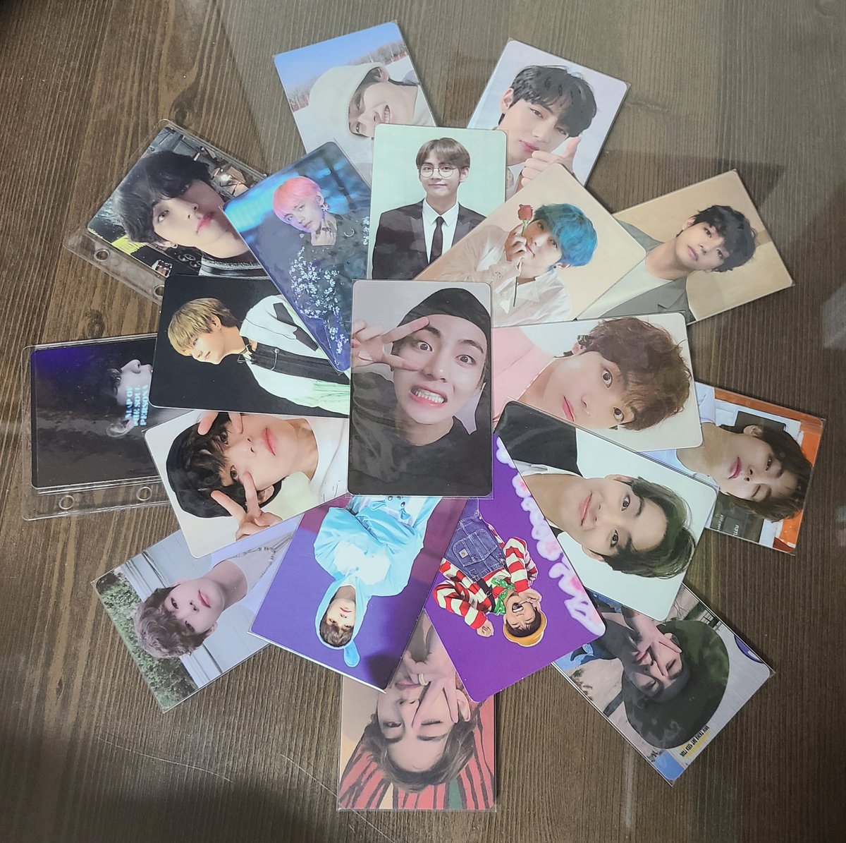 bear_1230_'s tweet photo. #아미트친소
12만원짜리 윙즈딥디 턔형포카 잃어버린 슬픔을 달래고자 여는 트친소😂

어제 17만원 쓴 나랑 트친해주라
엠디풀리면 꼭 사주고 심심하면 깊티뿌리는게 일상임

맘+선팔만 잡음
몇 번째일지 모를 재탕 죄송...

인용해주면 사랑을 드림❤💜 https://t.co/qqjD5Zf852