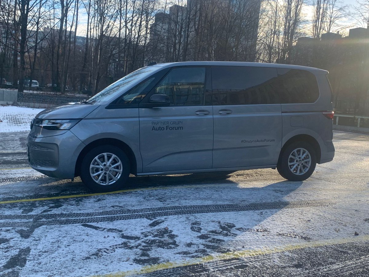 K_Stanowski's tweet photo. Niektórzy pytają o auto. Volkswagen. To nasza redakcyjna maszyna od @GrupaAutoForum https://t.co/NZRrhAoDc4