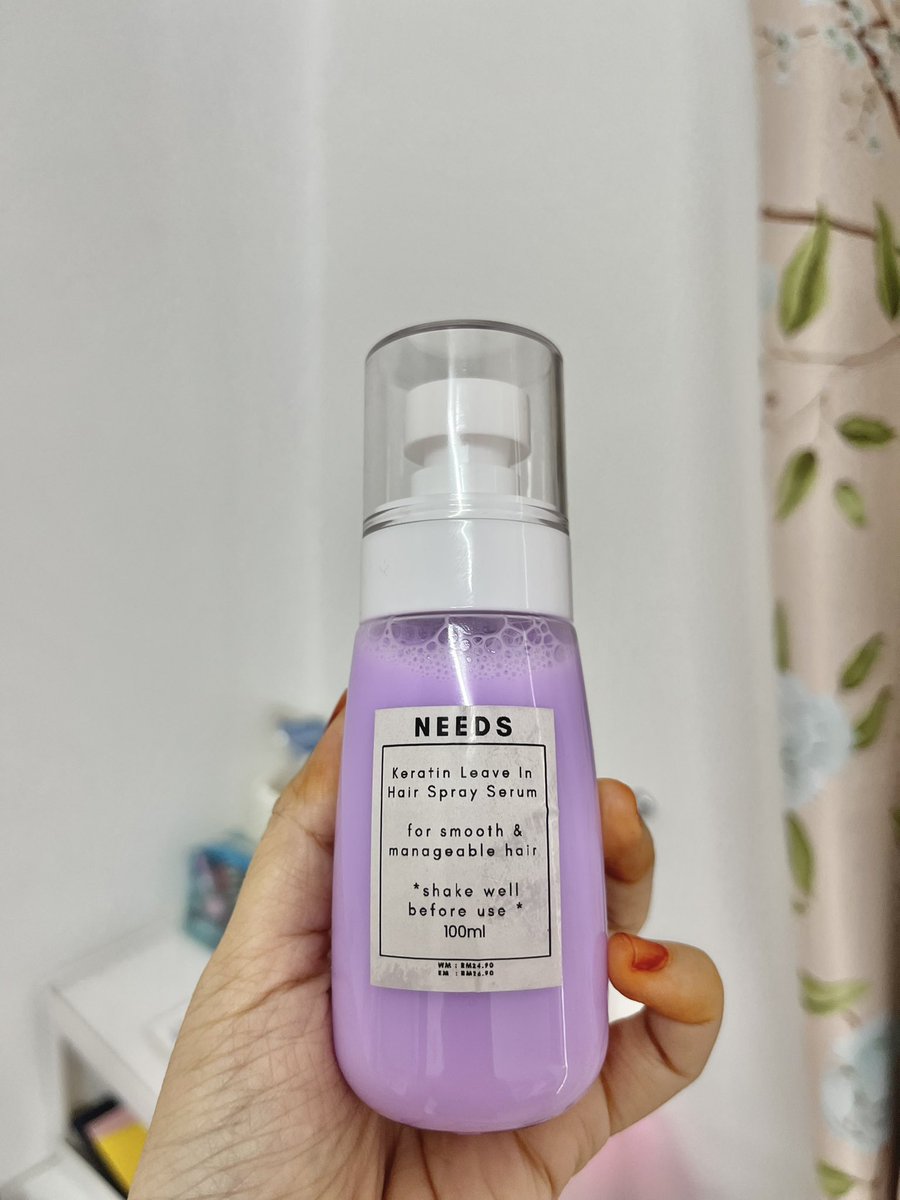 Nurintashaa's tweet photo. Untuk yang ada rambut kering or rambut gugur, this could the best serum for you. First time pakai i dah totally in love. My hair loves it 😭

Spray sikit je dah shiny rambut, also lembut. It’s just RM25!!! https://t.co/7q7exHfcMp
