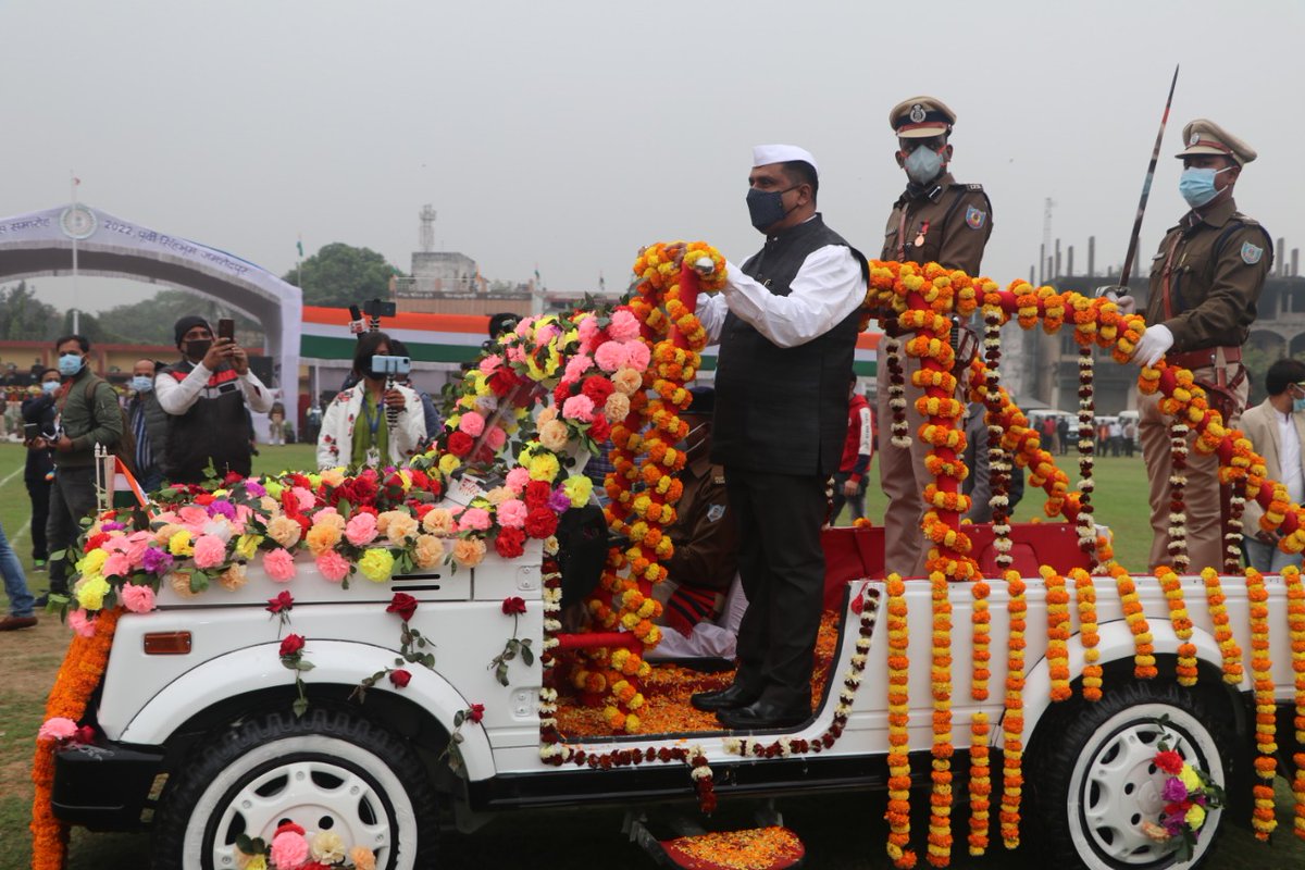 73वें गणतंत्र दिवस के इस पावन अवसर पर माननीय मंत्री, श्री <a href="/BannaGupta76/">Banna Gupta</a> ने गोपाल मैदान में झंडोतोलन कर राष्ट्रीय ध्वज को सलामी। राज्य एवं जिलेवासियों को गणतंत्र दिवस की हार्दिक शुभकामनाएं एवं बधाई। इस दौरान परेड का निरीक्षण किया, परेड में शामिल जवानों का उत्साहवर्धन किया।