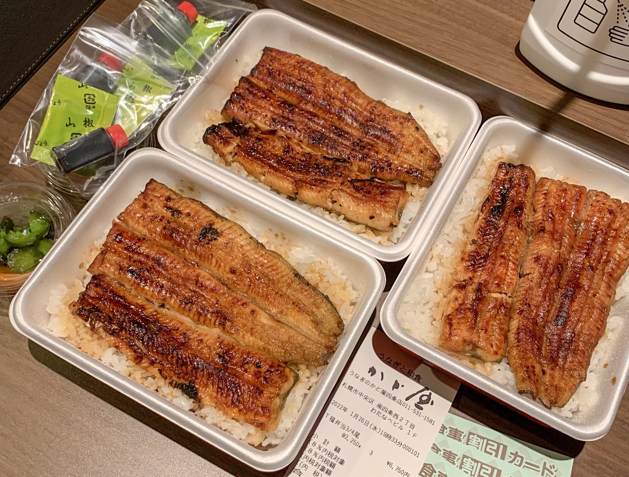 よもよも ディナーは すすきの老舗うなぎ屋 かど屋 さんテイクアウト 福弁当鰻 3 4尾 3個注文で1個あたり1 300円に すすきのプレチケ 5 000円 3 900円 T Co 8prcpidqtu まん防中もテイクアウトok 食べタク割クーポン提示で1 800円off