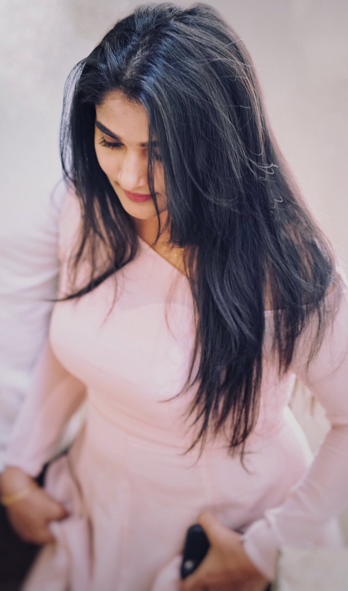 divya_uruduga's tweet photo. Trust your intuition✨and follow your Heart ♥️ 

#preetiirali💛🖤

📸 : @suhas__clickography_official 

👗: @pixie_yard_couture_studio 

 #divyauruduga #divyau #du #D #uruduga #DU  #DUvians #thirthahalli #d #shivamoga  #arviya #arviyans #arya #preetiirali #live #love #laugh https://t.co/jZbOZ7q5vK