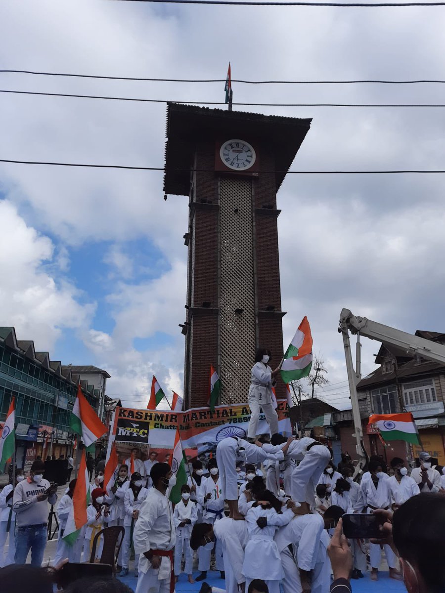 SandeepMehra_'s tweet photo. Love for mother India🇮🇳. Tricolour comes up for the first time over the Ghantaghar at Lalchowk of Srinagar, Kashmir on India’s 73rd Republic Day today. Marking the end of Pakistan sponsored separatism. 
#GreenForKashmir
#PatriotsOfKashmir
#RepublicansOfIndia https://t.co/UE2z3bfWB5