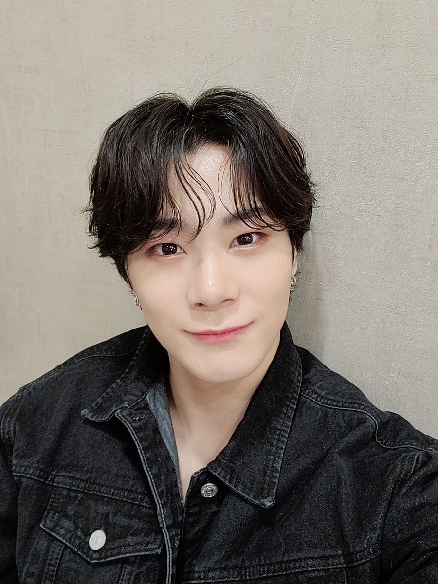ta3kis's tweet photo. ムンビン🐱
お誕生日おめでとう🎂
문빈 🐱
생일 축하해 🎂

 #문빈의_스물다섯번째_발자국
#ASTRO #아스트로 #문빈 https://t.co/nKoSskmIpi