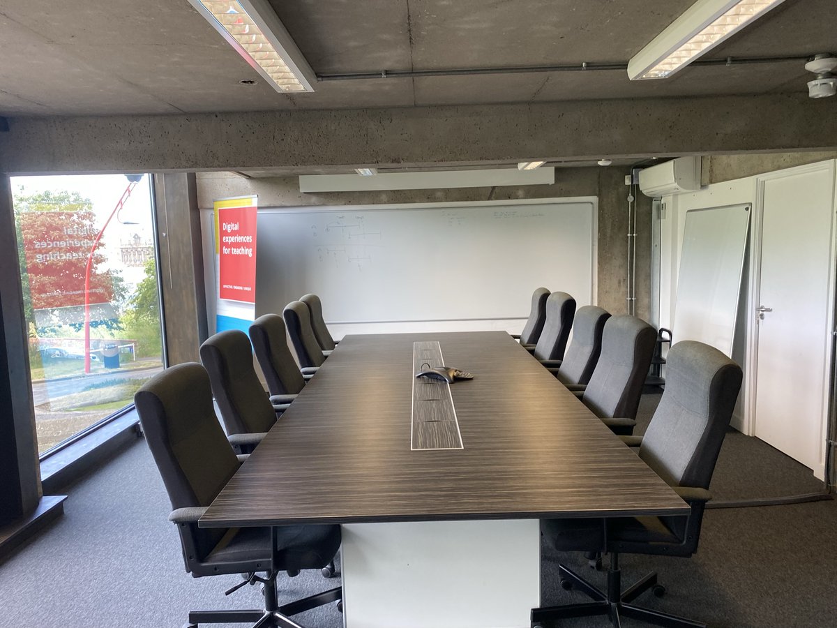 TomSheltonAgent's tweet photo. FOR SALE / TO LET - We are marketing 15 South Street in the popular Park Hill development where we have a 2,804 sq ft high quality, newly fitted out office for sale or to let.

Please get in touch for more information...#sheffield #offices #parkhill https://t.co/hw63FdQfw0