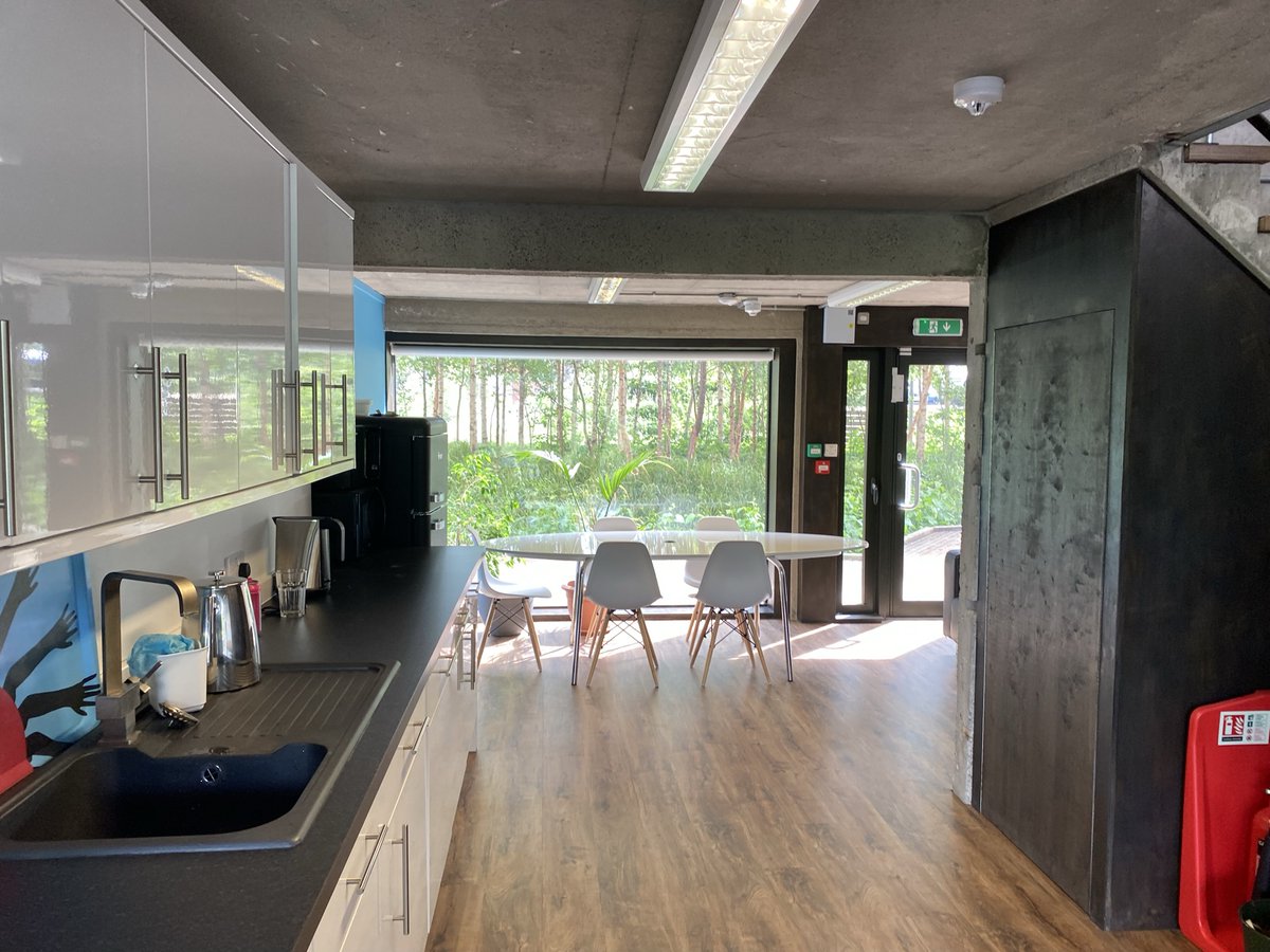 TomSheltonAgent's tweet photo. FOR SALE / TO LET - We are marketing 15 South Street in the popular Park Hill development where we have a 2,804 sq ft high quality, newly fitted out office for sale or to let.

Please get in touch for more information...#sheffield #offices #parkhill https://t.co/hw63FdQfw0