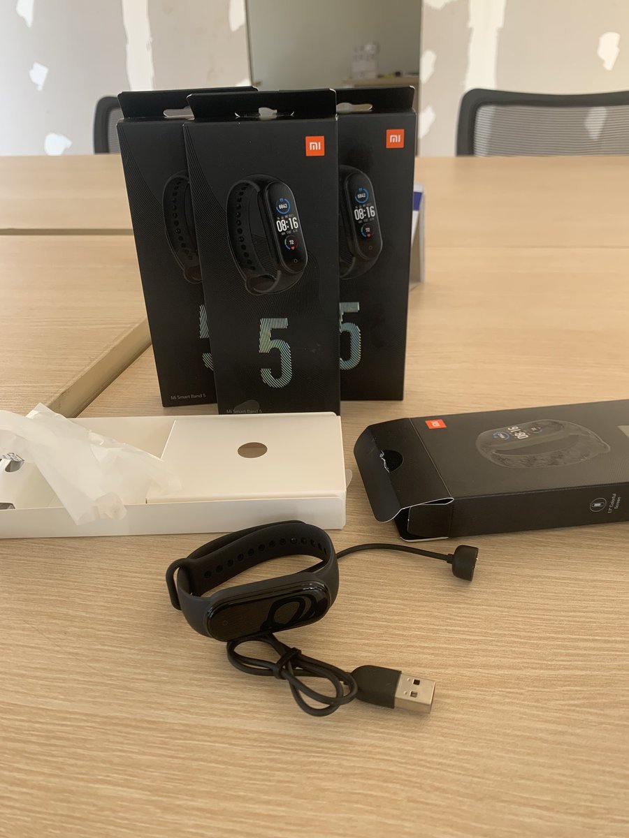 xiaomi_uganda's tweet photo. Want to know how many calories you burn everyday? 
#mismartband5 
#XiaomiUganda https://t.co/aWwD4U5UhN