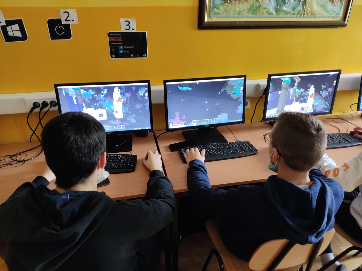 teahorvatic's tweet photo. We have started the hour of code #timecraft #Minecraft @CodeWeekEU @abfromz https://t.co/VT7gGjRWr1