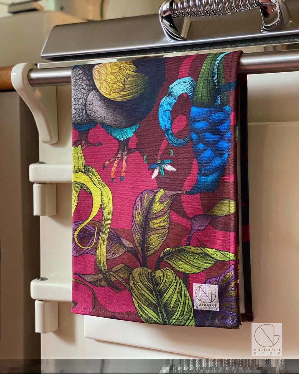 Nuthatch_Grey's tweet photo. @sarahbeeny your gorgeous @everhotcookers needs one of my beautiful 100% Cotton Tea Towels…it would bring back some of your missing aubergine tones! 😉 https://t.co/PcQ61AFqJO