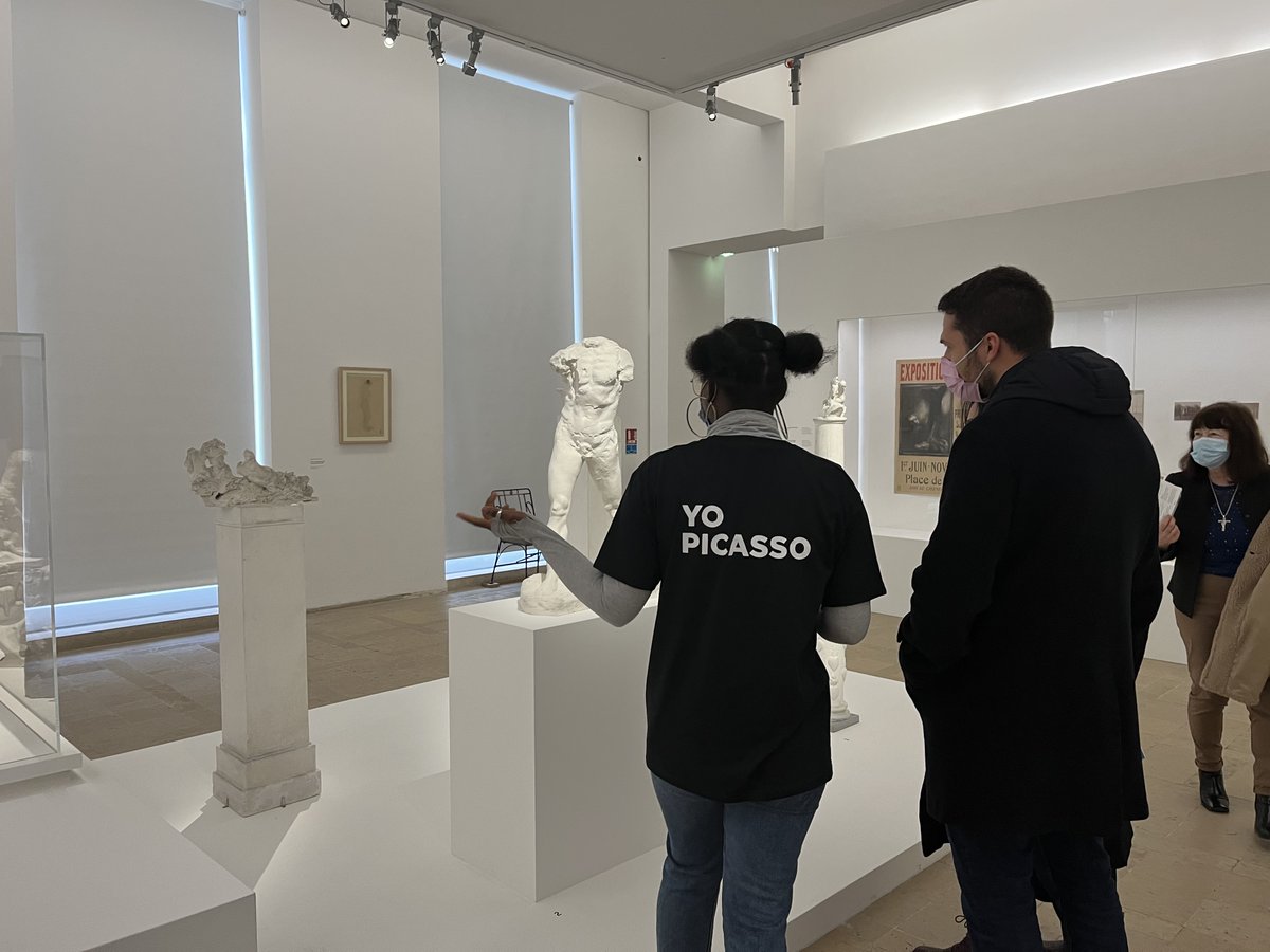 MuseePicasso's tweet photo. Retour en images sur l’édition 2022 de #YoPicasso 🎭
Jeudi après-midi, les élèves d’une classe de Première Bac Pro Hygiène Propreté et Stérilisation du lycée Lucie Aubrac ont joué le rôle de médiateur et ont décrypté avec le public les œuvres de l’exposition #PicassoRodin 🔎 https://t.co/yAao7ao5y3