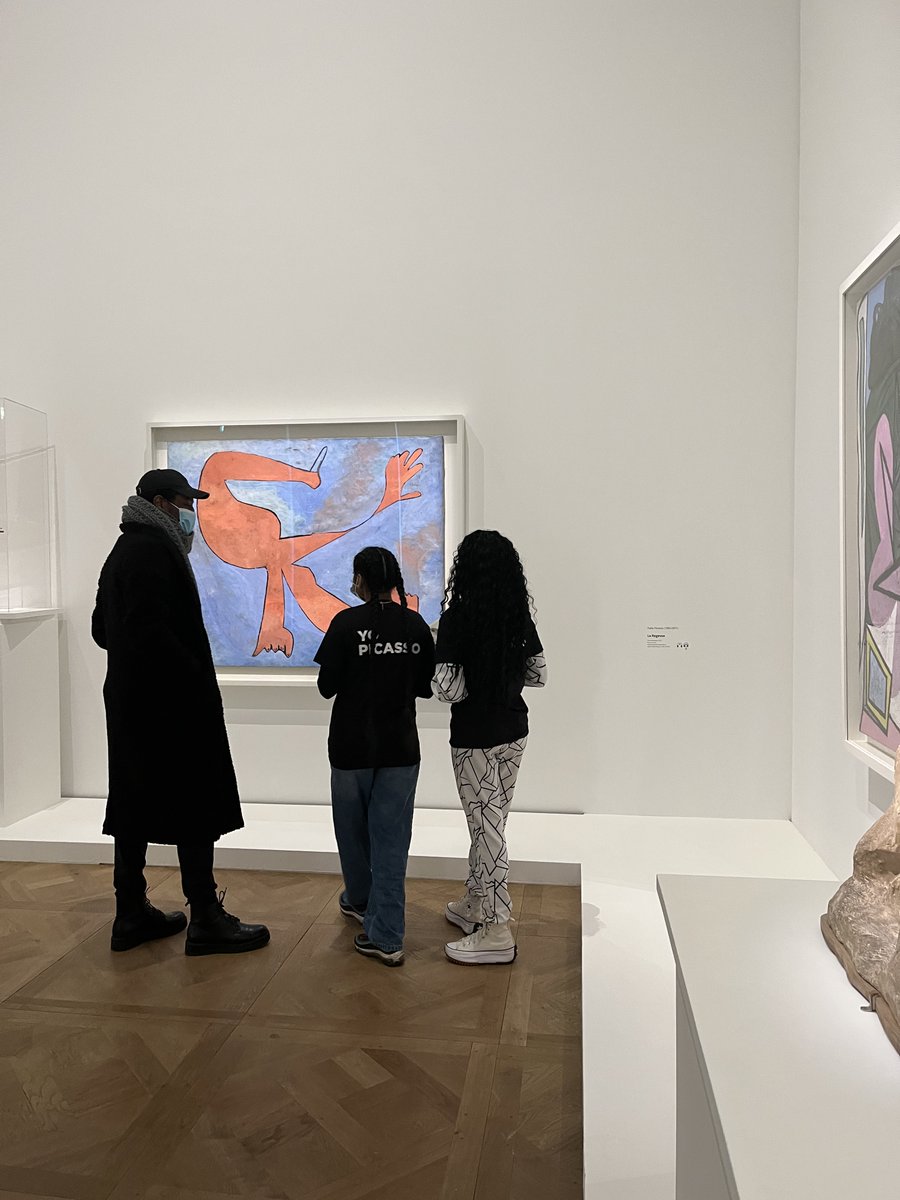 MuseePicasso's tweet photo. Retour en images sur l’édition 2022 de #YoPicasso 🎭
Jeudi après-midi, les élèves d’une classe de Première Bac Pro Hygiène Propreté et Stérilisation du lycée Lucie Aubrac ont joué le rôle de médiateur et ont décrypté avec le public les œuvres de l’exposition #PicassoRodin 🔎 https://t.co/yAao7ao5y3