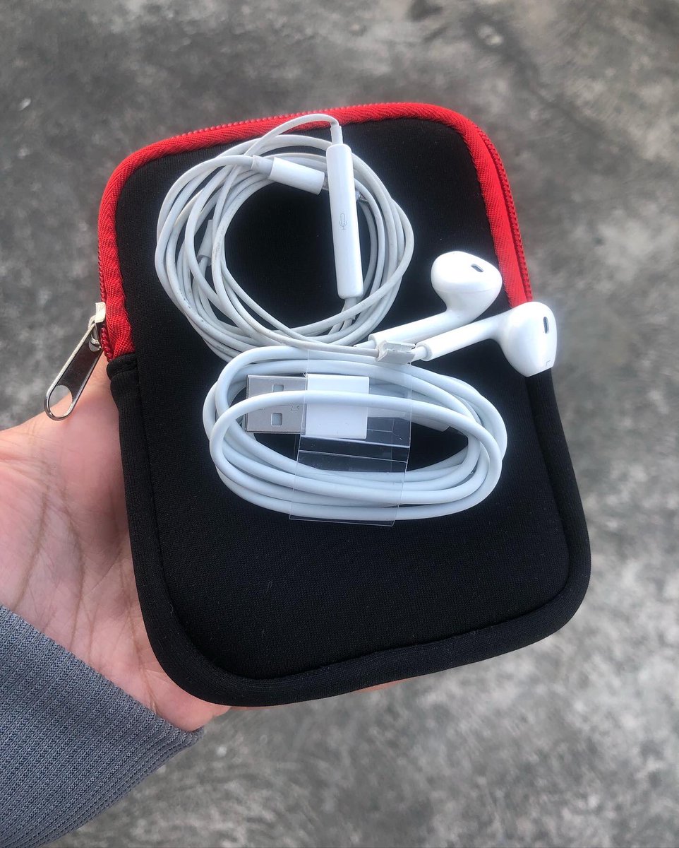GoldstarBluesky's tweet photo. iPod Touch 5th Generation ความจุ 32GB 
โดยรวมสภาพดีใช้งานได้ปกติ 
ไม่ติด icloud
มีกล้องหน้า-หลัง
เชื่อมต่อ wifi ได้ 
บลูทูธเชื่อมต่อได้ปกติ
ลงเพลงไว้ให้บ้างแล้ว สามารถลงเพิ่มได้
แบตเทสจากการฟังเพลงใช้ได้หลายชั่วโมง

แถม กระเป๋า สายชาร์จ หูฟัง 

‼️ราคา1950บาท‼️
ค่าส่งj&amp;t50/แฟลช60 https://t.co/ptmLX6bYlP