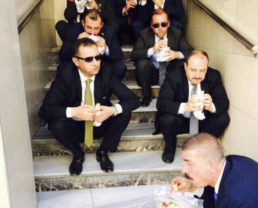 Derdi hizmet olanın yemek molası böyle olur...