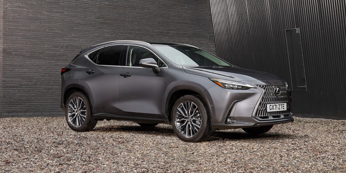LexusUK's tweet photo. How good would the all-new #LexusNX 350h look on your driveway? https://t.co/voeb26wGht