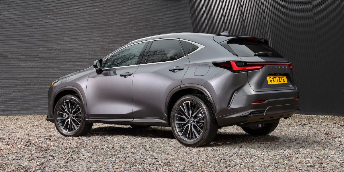LexusUK's tweet photo. How good would the all-new #LexusNX 350h look on your driveway? https://t.co/voeb26wGht