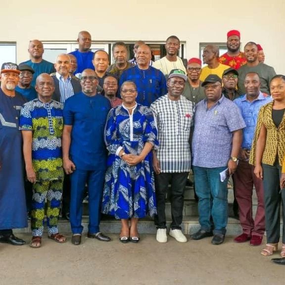 Chinweokoli's tweet photo. ...as he looks to transform Anambra into "a livable and prosperous smart megacity"
I am so excited at the opportunity to learn under the leadership of a world-class professional, and one of my mentors, Dr Mrs @obyezeks
#ANSG #transition #Anambra https://t.co/tiZk0MoOI9