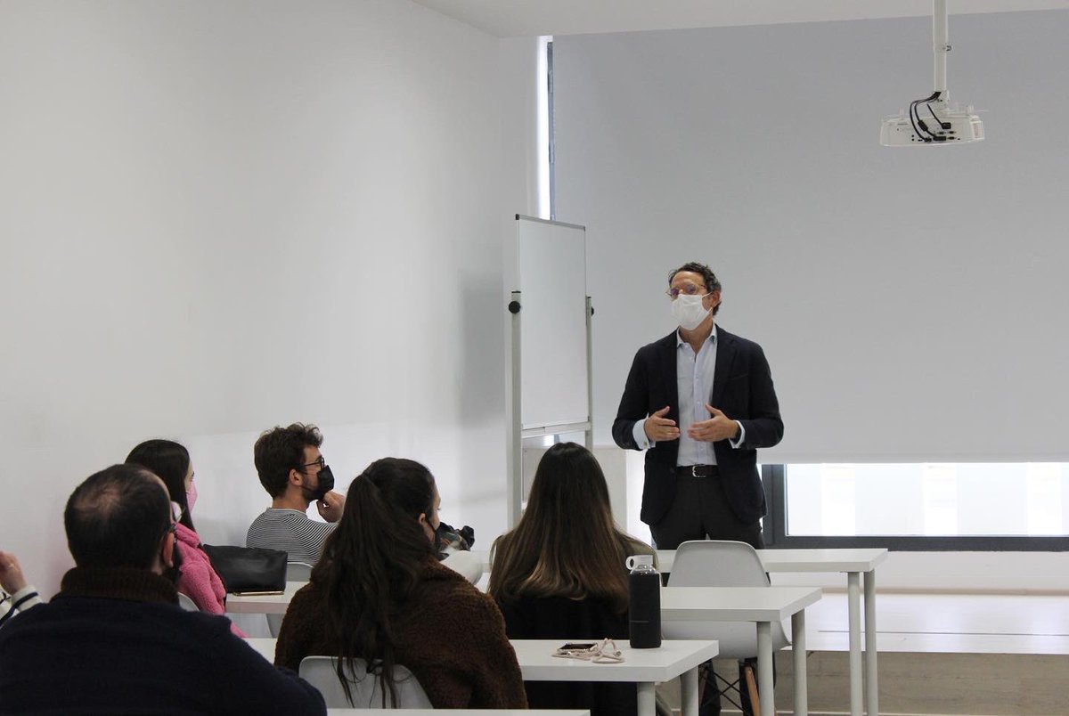 sevillademoda's tweet photo. PRESENTACIÓN DE LA II EDICIÓN DEL MÁSTER EN DISEÑO, GESTIÓN Y MARKETING DE MARCAS DE MODA /
@pablodeolavide y #essdm han presentado la II edición del Máster, con un maestro de honor como Manuel Enriquez, CEO  de #artilab https://t.co/rJCUCzoIFH