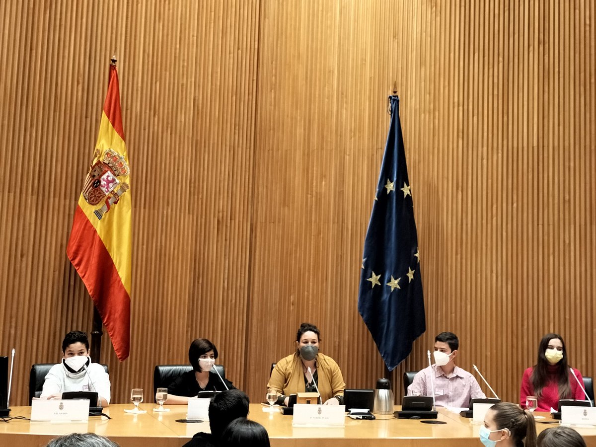 8 chicas y chicos en el <a href="/Congreso_Es/">Congreso</a> con <a href="/platdeinfancia/">Plataforma de Infancia</a> y <a href="/unicef_es/">UNICEF España</a> para visibilizar lo que consideran prioritario en la agenda política. Imprescindible escuchar SIEMPRE la voz de la Infancia y tenerles en cuenta #InfanciaenelCongreso