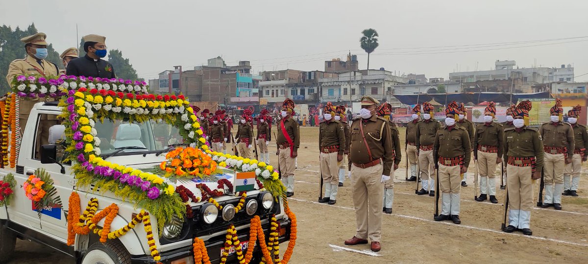 DM_Begusarai's tweet photo. जिला पदाधिकारी श्री अरविंद कुमार वर्मा ने आज 73वें गणतंत्र दिवस के अवसर पर स्थानीय गान्धी स्टेडियम में आयोजित मुख्य समारोह में ध्वजारोहण किया। इस अवसर पर उन्होंने परेड का निरीक्षण किया तथा सलामी ली।
@IPRD_Bihar https://t.co/AbJFI8TeBJ