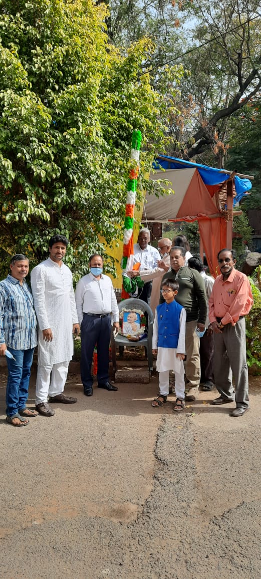 BCWAoffice_Hyd's tweet photo. We believe in peace and peaceful development, not only to ourselves but for people all over the world.
#HappyRepublicDayIndia 🇮🇳
Photos @73rd #RepublicDay Flag hoisting celebrations in our colony. https://t.co/gZmfdHq3KY