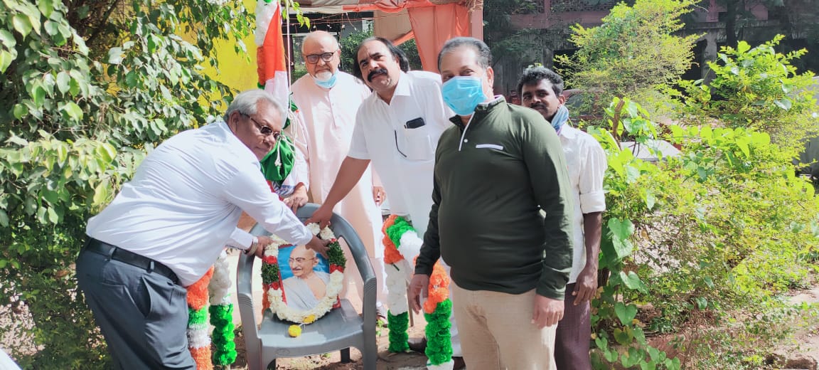 BCWAoffice_Hyd's tweet photo. We believe in peace and peaceful development, not only to ourselves but for people all over the world.
#HappyRepublicDayIndia 🇮🇳
Photos @73rd #RepublicDay Flag hoisting celebrations in our colony. https://t.co/gZmfdHq3KY