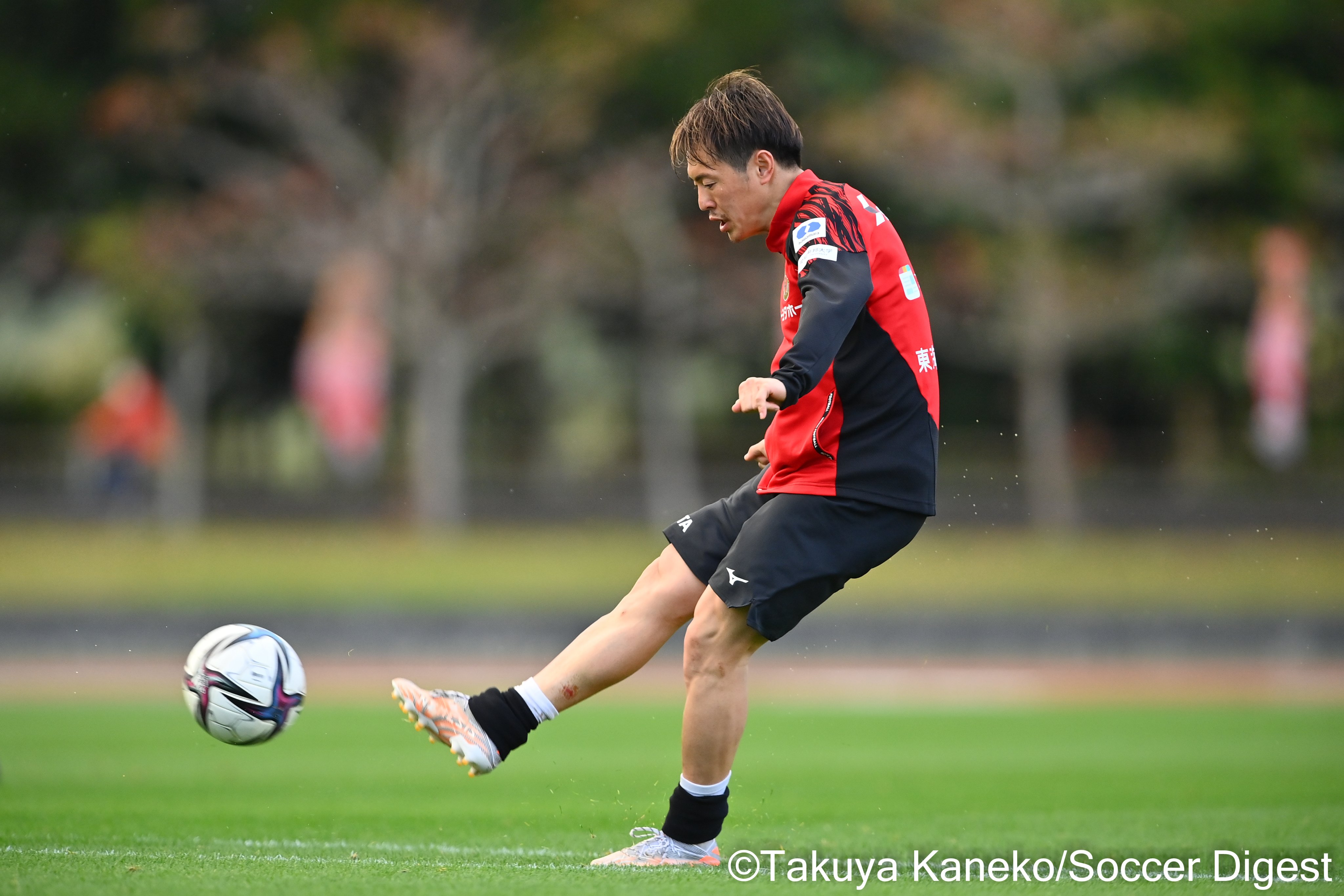 サカダイ 中の人 最後の最後までシュート練習を行っていたのは齋藤学選手 何本もシュートを放ち 感触を確かめていました 写真部 金子 名古屋グランパス T Co Dlho9zb3yg Twitter