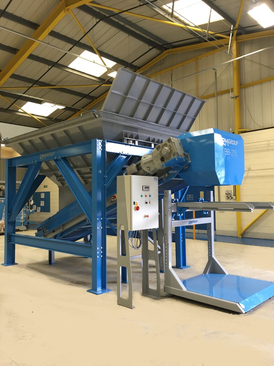 RmGroupUK's tweet photo. We have BB215's in stock & ready for delivery to meet your bulk bagging demands this spring! Complete side loading BB215 system, comprising of bulk hopper with in-feed, weigh platform and control panel. https://t.co/Eow5gf4g8s #BulkBagging #Automation #Aggregates #Animalfeed https://t.co/uxVOViYEBt