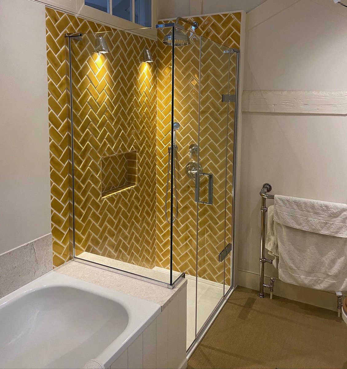 MatkiShowering's tweet photo. What a clever use of space in this beautiful bathroom by @cphartbathrooms. 

By using our Bespoke EauZone Plus Hinged Enclosure with side panel over the dwarf wall, they’ve created a great bath and shower combination.

https://t.co/q0i8134ovD 
#cphart #spacesaving #matkishowering https://t.co/Qd57Bw3oq9