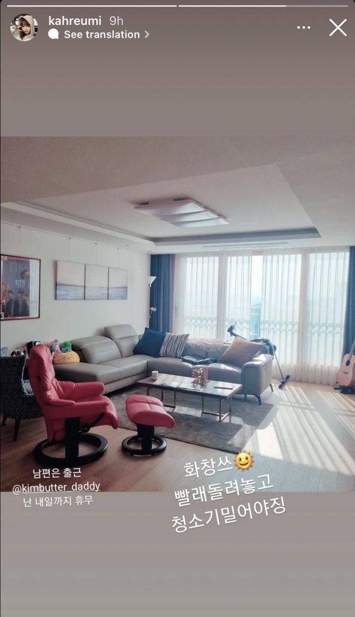 ksj1aoty's tweet photo. Jin’s brother and his wife have a bts poster in the living room 😭 https://t.co/sD9R5pRaZ1