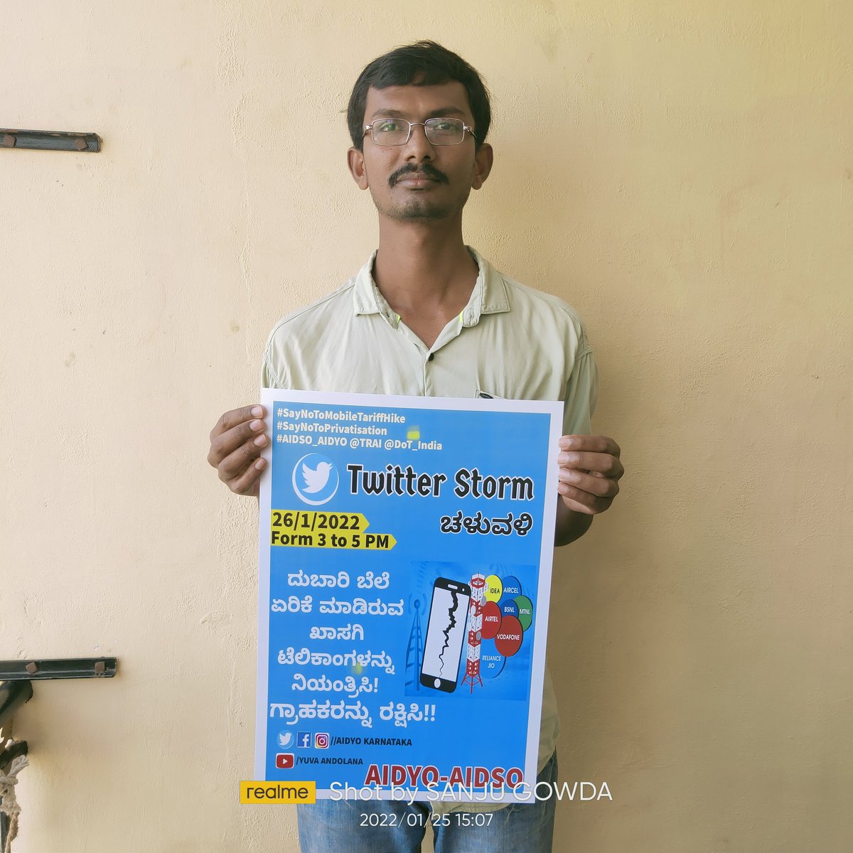 Sunil_Rathnaram's tweet photo. #SayNoToMobileTariffHike
#SayNoToPrivatisation
#AIDSO_AIDYO
@TRAI @DoT_India https://t.co/WLm6uJyMOr