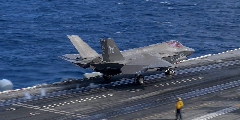 24.01.22'de #USSCarlVinson uçak gemisine inişte bir #F35C uçağı düştü. Gündem #F35 fakat #ABD deniz görev grupları içindeki diğer hava unsurlarında da şimdilik kaza-kırım olmadan önlenen potansiyel uçak olayları var. Yani #ABD daha #Çin'le savaşmadan zayiat veriyor.