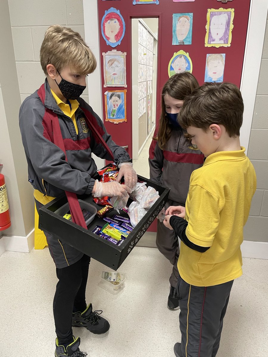 Mr. D’s Deadly Deals delivers right to your classroom with stationary and treats for all your Friday needs 😁⁦<a href="/JEP_ie/">Junior Entrepreneur</a>⁩