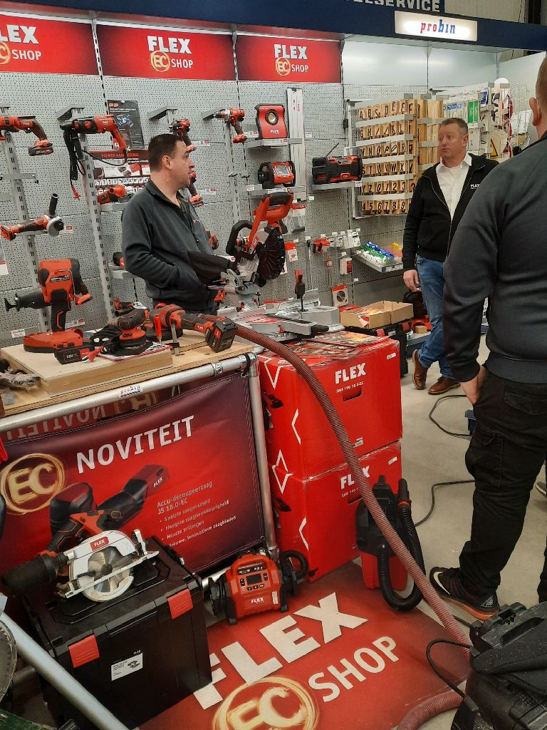 GbiSoest's tweet image. De nieuwste #noviteiten van @Flextools zijn vandaag gedemonstreerd door @rick Driessen. Er werd #gezaagd, #getest, kortom wij zijn weer helemaal #opgefrist. Benieuwd naar ons assortiment? Bekijk het op onze webshop    p1e.nl/_2ZH