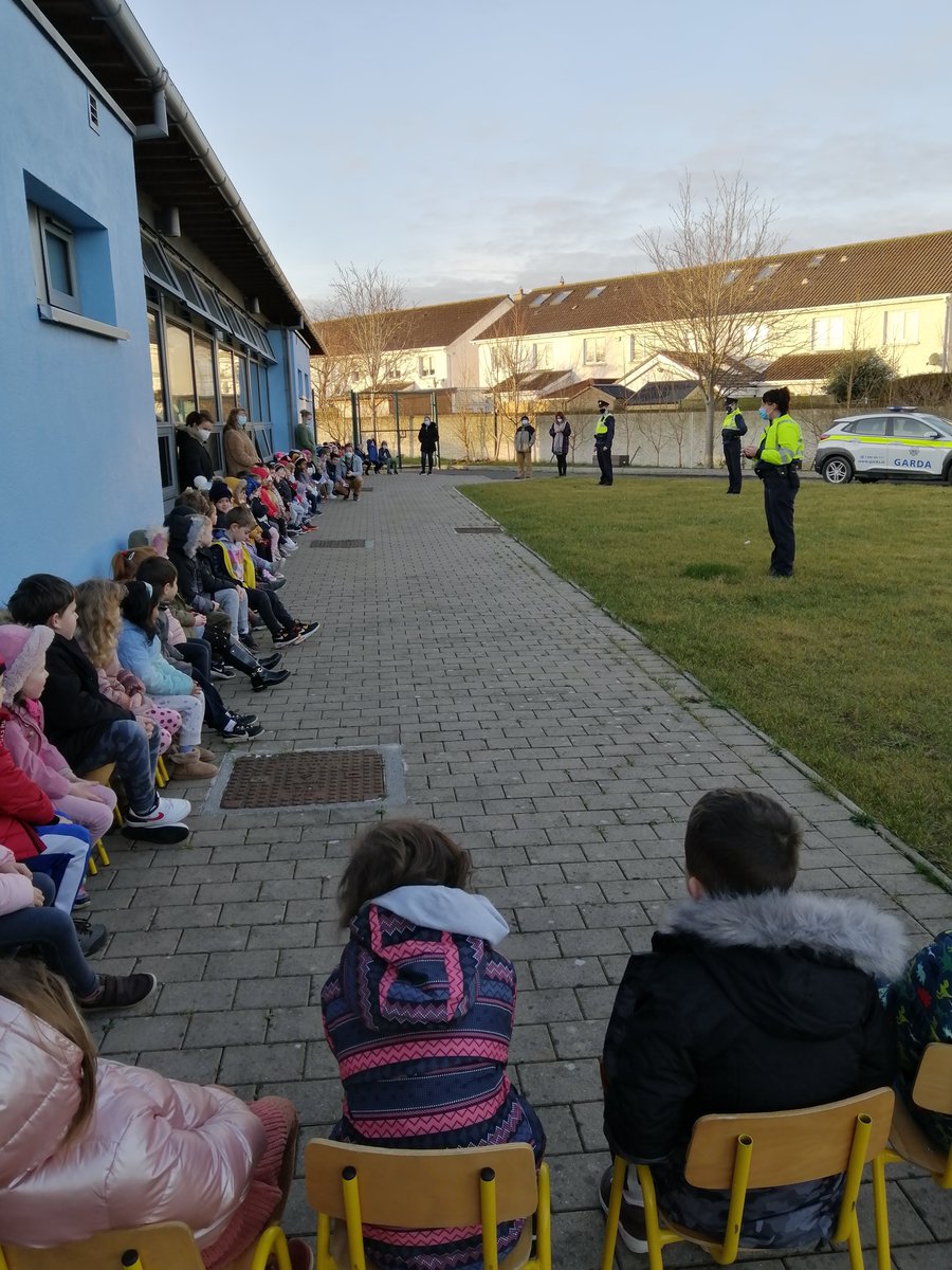 GriffeenVETNS's tweet photo. Lucan Community Gardaí visited Infants at GVETNS this morning. Thanks to Ciara Brooks and team. #@gardainfo https://t.co/Qn3EArtRCr
