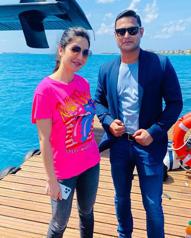 goldfishkat's tweet photo. Deepak Kulbhusha “Working from Maldives be like…” #gratitude🙏 #lovemyjob #bodyguardlife ☀️ 😎 #katrinakaif #maldivesdiaries https://t.co/FerPCYXxLy