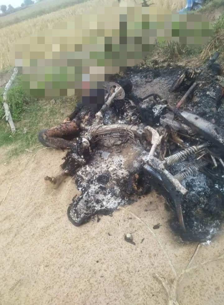 Khin-U, Sagaing:

Houses were set alight by SAC Terrorists in 5 villages in Khin-U Township on January 25th &amp; 26th. 

At least 7 unarmed civilians were shot dead. SAC Terrorists burned some dead bodies. 

#WhatsHappeningInMyanmar #2022Jan26Coup