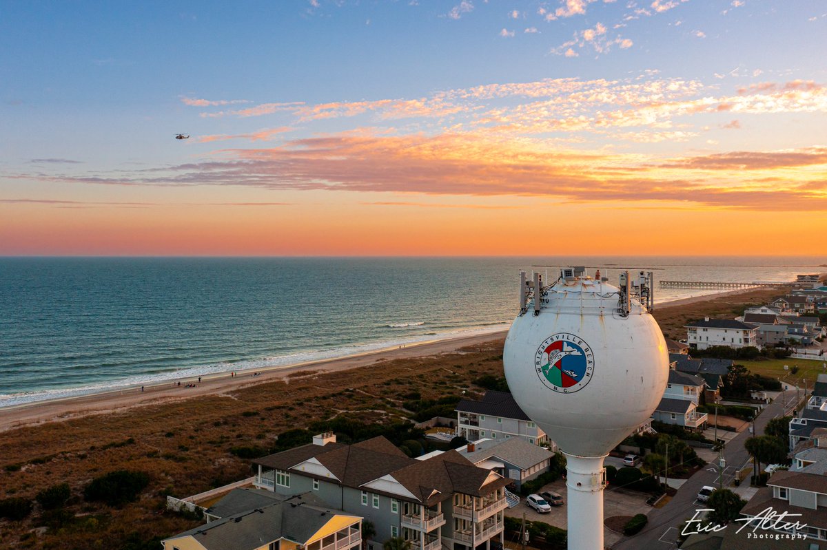 alter40's tweet photo. Hump dayyyy 🐪
#wrightsvillebeachnc #dronephotography #beach #sunset https://t.co/EXH3VGL4Yy
