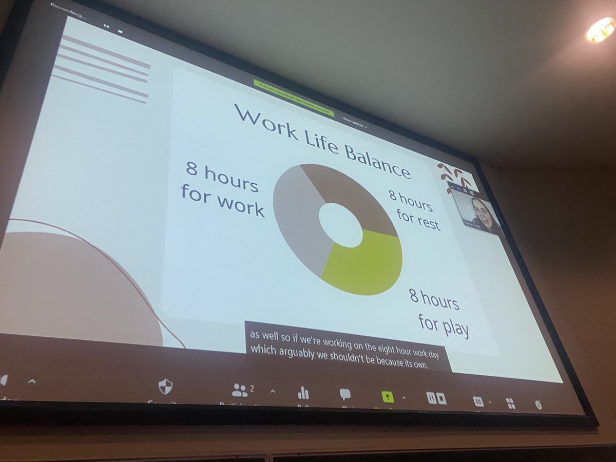 SHealthtruths's tweet photo. I went from being a Youtube fangirl to having one of my favourite YouTubers (@phdproductivity) join my favourite classroom @BusinessDCU !Hoping that the topics of habits, balance, productivity &amp; focus presented to students, within their particular learning context is helpful! https://t.co/94YyVAY2D8