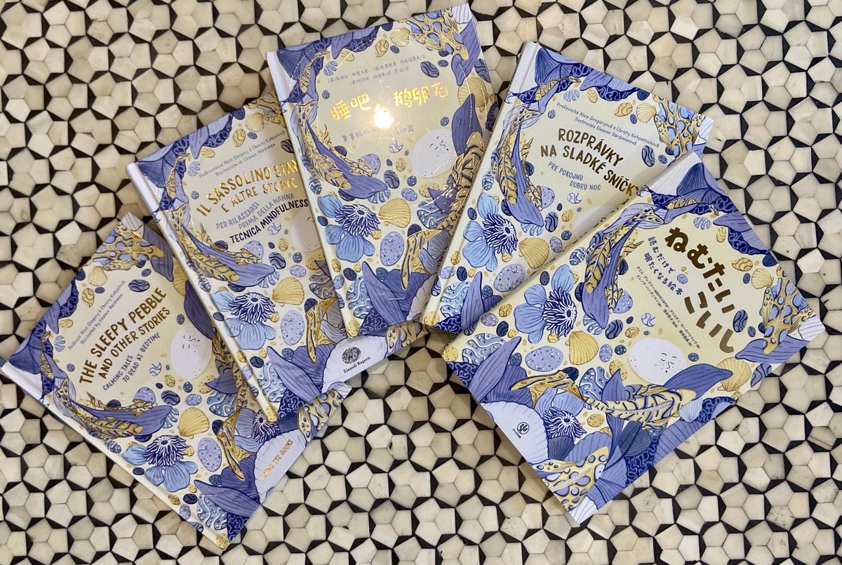 Two new editions of #TheSleepyPebble arrived today ⁦<a href="/ChristyKirkP/">Christy Kirkpatrick</a>⁩ ⁦@EleanorHardiman⁩ ⁦<a href="/NobrowPress/">Nobrow</a>⁩ ⁦<a href="/FlyingEyeBooks/">Flying Eye B👀ks</a>⁩ 🙌 ♥️