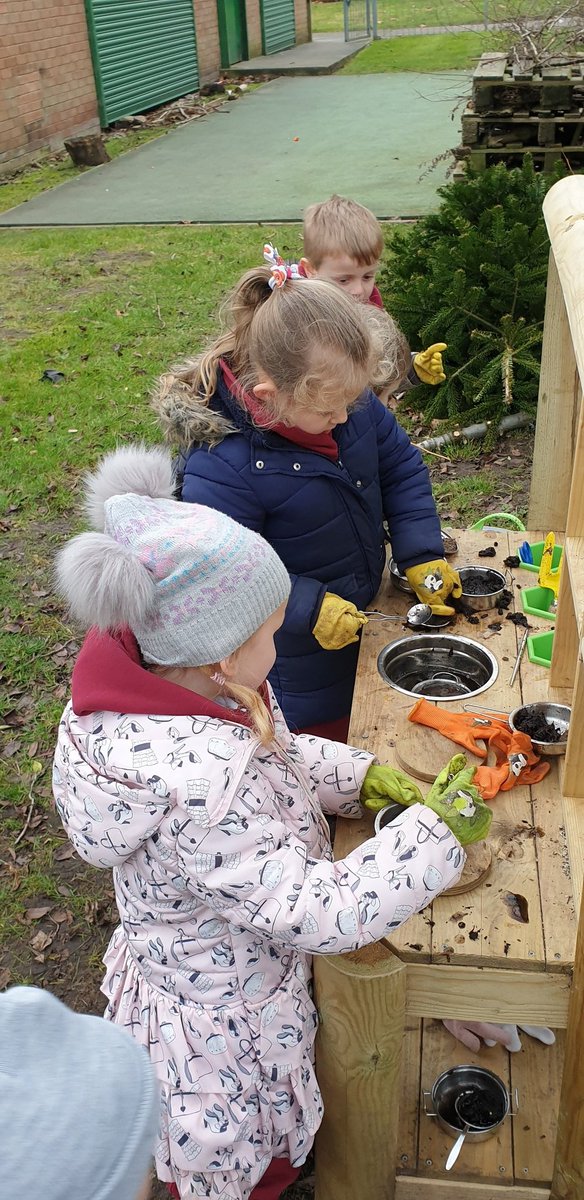 MiddlefieldFs's tweet photo. Clumsy had a story for the children in Reception.  They made leaf pictures, played in the mud kitchen and made criwns for Clumsy. https://t.co/A8pN7Lrckv