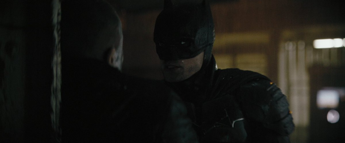 TheBatmanFilm_'s tweet photo. Matt Reeves on #TheBatman :

‘‘I wanted realistic fights, that we really feel the blows, because it is the expression of his inner torment. Anything that gets in his way must be torn down.A scene from the trailer sums it up well,the one where we see Batman electrocute a guy (1/2) https://t.co/f2cMy0NANm