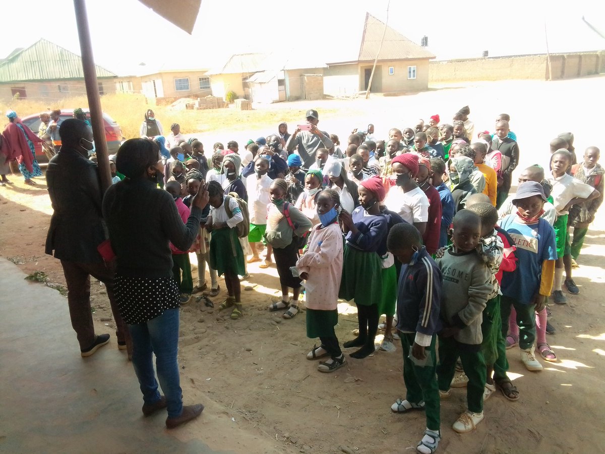 leads_nigeria's tweet photo. were without chairs and desk, pupils were all seated on the floor. 
LANW is calling on the government of Kaduna State to come to the aid of the school. 
#InternationalDayofEducation @Kaduna_MoE @KadunaSubeb @elrufai @DepGovKaduna @ACTIVISTA14 @EduMarshalsKad https://t.co/u6psMNxYfs