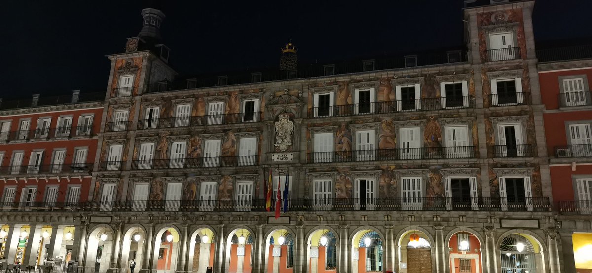 edytavk's tweet photo. No es fácil elegir, pero uno de mis edificios favoritos es la Casa de la Panadería (Plaza Mayor). Me encantan los detalles de su fachada. https://t.co/ZrtVFFONu1