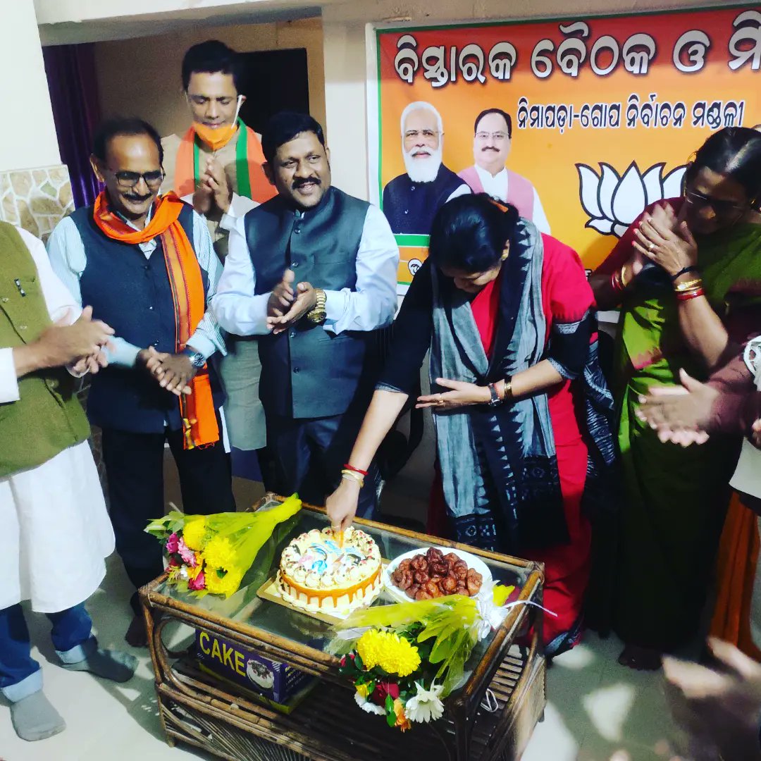 PravatiPOdisha's tweet photo. ଆଜି ମୋ ଜନ୍ମଦିନ ଅବସରରେ ମୋ ନିର୍ବାଚନ ମଣ୍ଡଳୀର ବରିଷ୍ଠ ନେତା ଶ୍ରୀ ଦିଲୀପ ନାୟକ ଏବଂ ଦେବ ଦୁର୍ଲ୍ଲଭ କାର୍ଯ୍ୟକର୍ତା ମାନଙ୍କ ଦ୍ୱାରା ସ୍ନେହଭରା ଜନ୍ମଦିନ ପାଳନ ପାଇଁ ମୁଁ ଅତ୍ୟନ୍ତ ଆନନ୍ଦିତ। ସମସ୍ତଙ୍କୁ ମୋ ତରଫରୁ ଅଶେଷ ଅଶେଷ ଧନ୍ୟବାଦ ଜଣାଉଛି। (1/3) https://t.co/617KM6DYCS