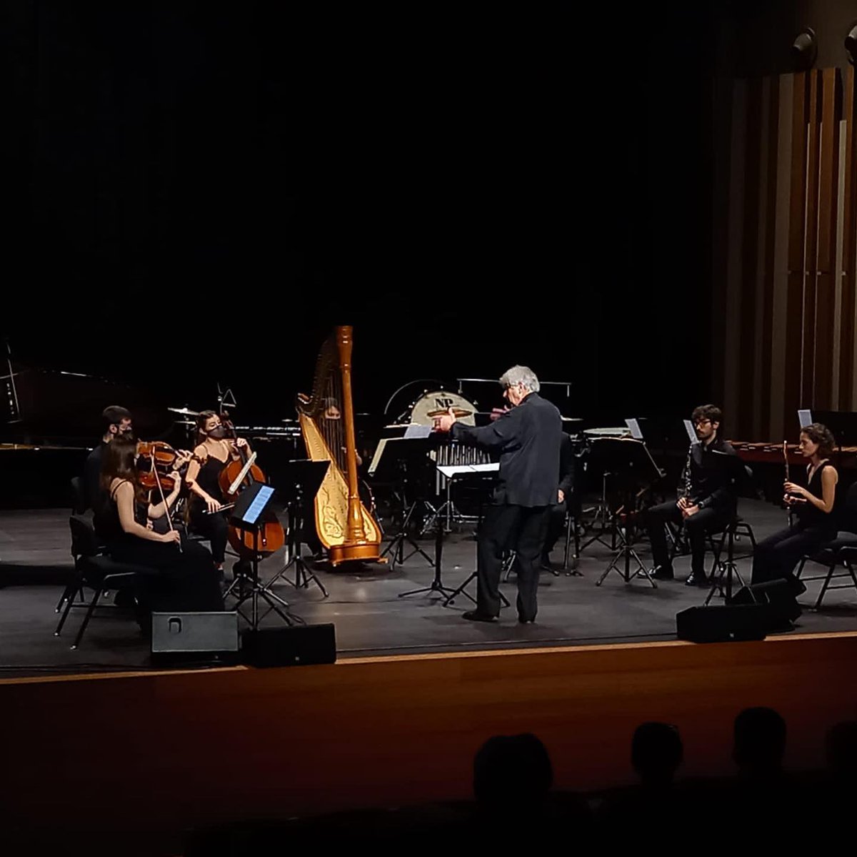 NovartsEnsemble's tweet photo. El passat 17 de novembre vàrem fer el concert de clausura de #Gerhard125anys a l'@EscenaVilanova dirigits per @edmoncolomer amb un exigent programa: Libra(1968) i Leo(1969) de @RobertGerhard_, Æquae(2012) de @RaquelGTomas i Faula(2018) de @joanmagrane Un autèntic viatge sonor! https://t.co/m8zNwJy53n